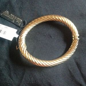 Bangle bracelet
