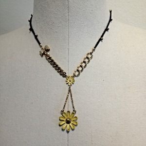 ❌SOLD❌Betsey Johnson daisy necklace