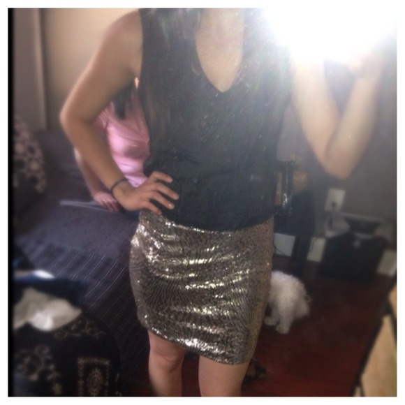 🚫🚫🚫 SOLD 🚫🚫🚫 Sequin Dress - Picture 2 of 2