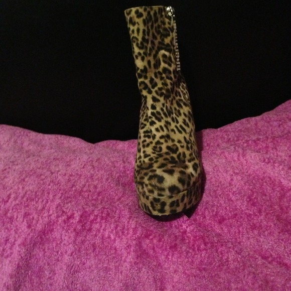 Sold!!!! Cute leopard booties - Picture 3 of 4