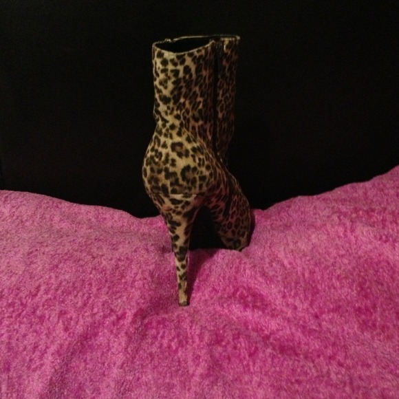 Sold!!!! Cute leopard booties - Picture 4 of 4
