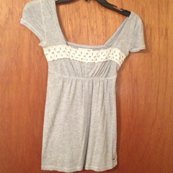 Light gray Hollister top.