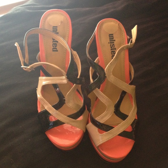 Super cute coral, nude and black heels!! Size 6