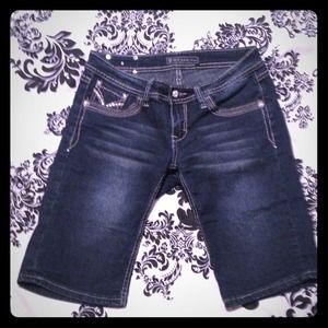 Denim knee pants with rhinestone pockets 💎