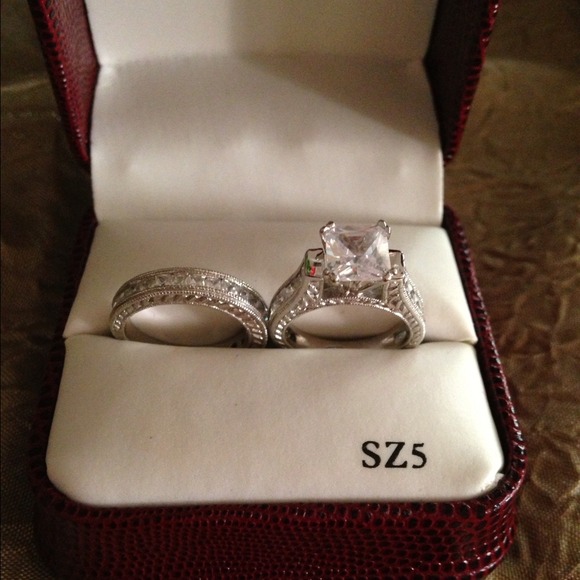 CZ Diamond ring set.