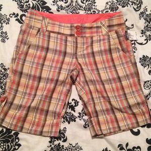 ✨SOLD Plaid knee shorts ⛳