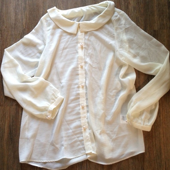 ❌SOLD❌blouse w/pearl button- anthro style - Picture 2 of 3