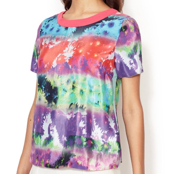 Bold Graphic Print Cutout Top - Picture 2 of 3