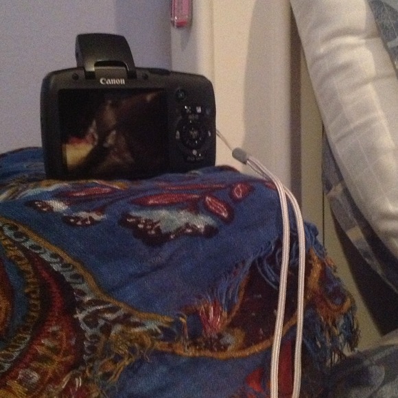 Canon camera - Picture 2 of 4