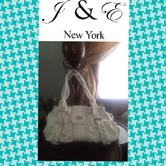 🌀 Reduced! 🌀 J&E New York White Handbag