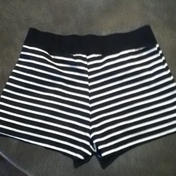 😊TRADED👏High Waisted Sailor Shorts - Picture 3 of 4