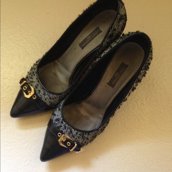 Louis Vuitton Authentic Shoes - Picture 1 of 4