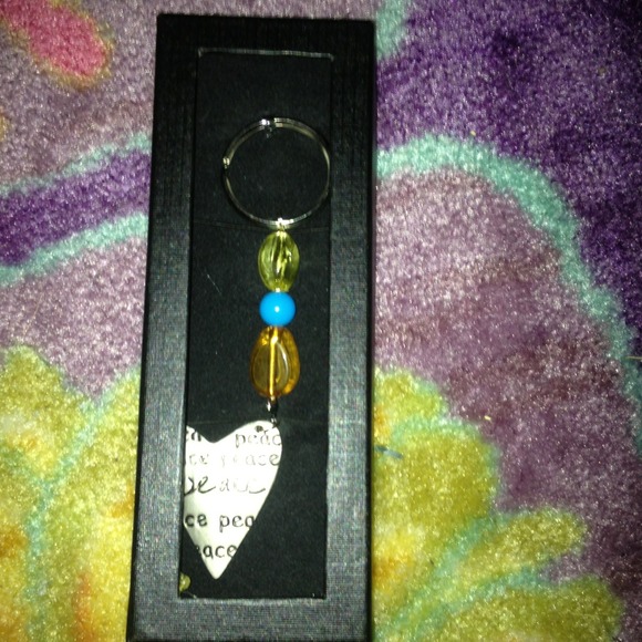 đź’ĄTRADEDđź’ĄPeace keychain and necklace bundle - Picture 2 of 4