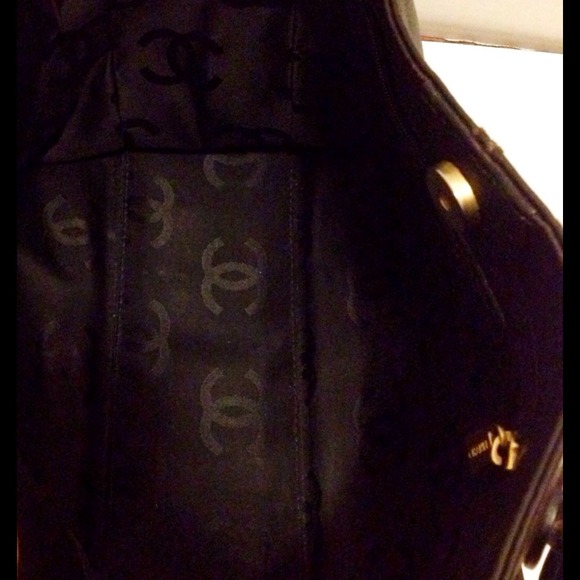 📛SOLD📛Gently used authentic rare Chanel tote - Picture 4 of 4
