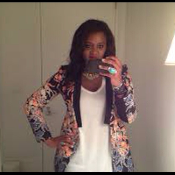 Cutaway blazer Price is FIRM! NO TRADES!!!!!! - Picture 2 of 3