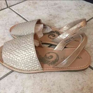 New sandals size 7
