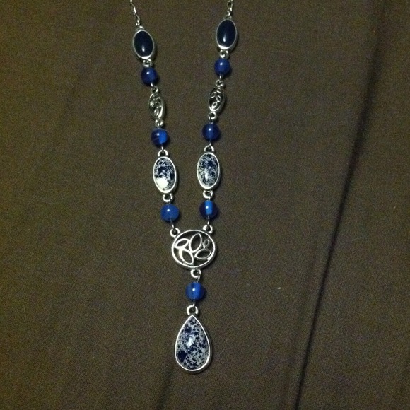 Liz and Co. Blue necklace
