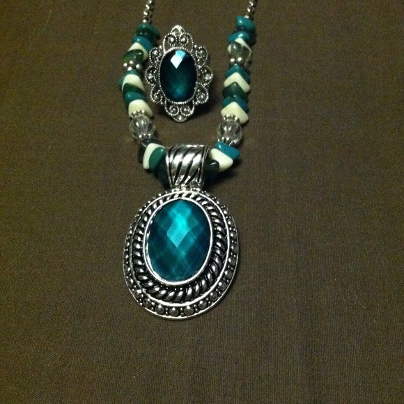 Avon necklace and ring set