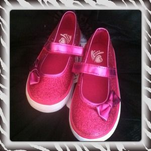 🌺Trade @bugotis🌺 Toddler girl shoes. NWT size 9