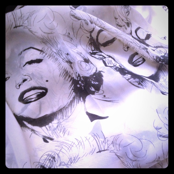 Marilyn Monroe scarf!!! SOLD