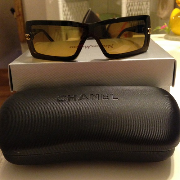 ✂️REDUCED✂️Authentic Chanel Sunglasses with Case