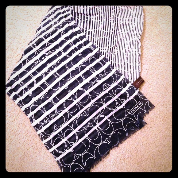 Coach signature C scarf