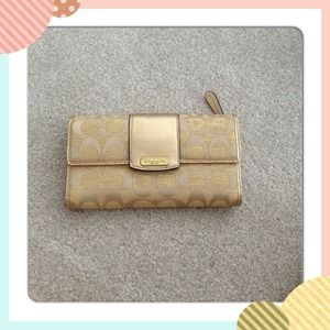 🎀Reduced first & last time!🎀Coach gold wallet