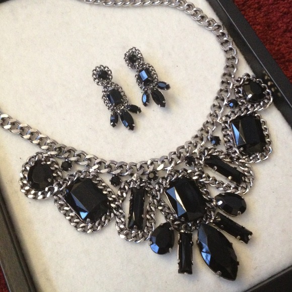 NEW Black Rhinestone Jewel Statement Necklace - Picture 2 of 4