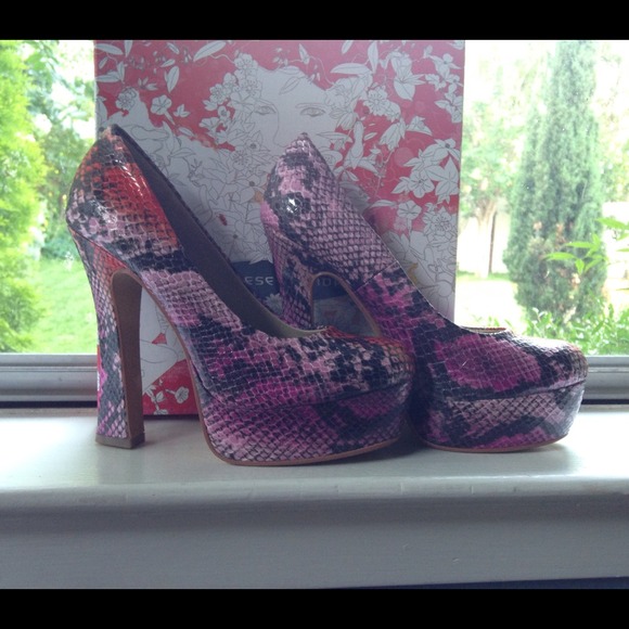 ❌BUNDLED/SOLD❌✨NWT✨Chinese Laundry Snake Pumps - Picture 2 of 5