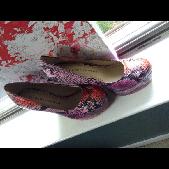 ❌BUNDLED/SOLD❌✨NWT✨Chinese Laundry Snake Pumps - Picture 4 of 5