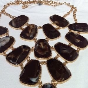 Gorgeous Necklace set in gold