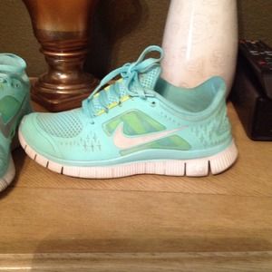 **SOLD** Nike Free Run