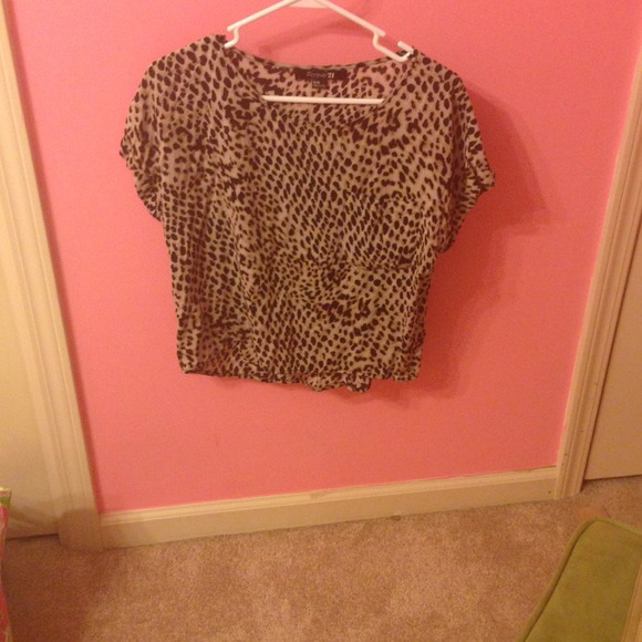 🚫Sold in bundle🚫 Forever 21 cheetah print shirt