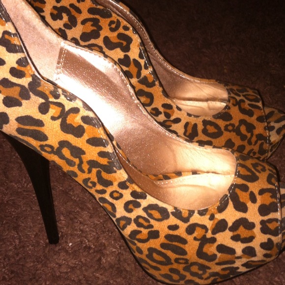 Heels - Picture 1 of 2