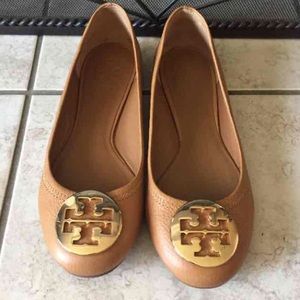 Tory Burch Reva . Tan leather Look NEW!!