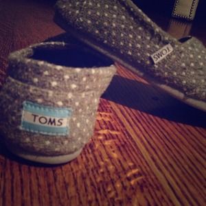 Authentic TOMS in gray with white polka dot wool