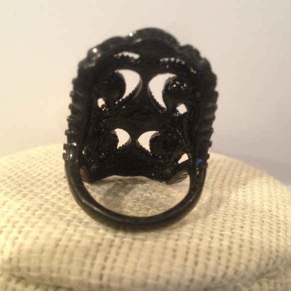 Antique Style Black Ring - Picture 3 of 4