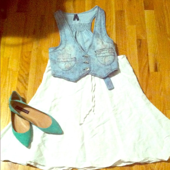 SOLD Off white linen skirt.
