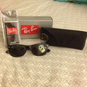 Rayban Wayfarers 52mm