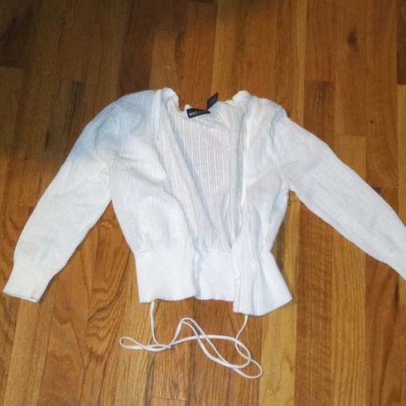 SOLD Knitted short top/cardigan. - Picture 2 of 3