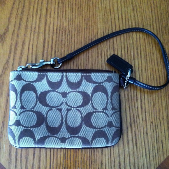 ❤SOLD❤Authentic Coach wristlet like new!! - Picture 2 of 3