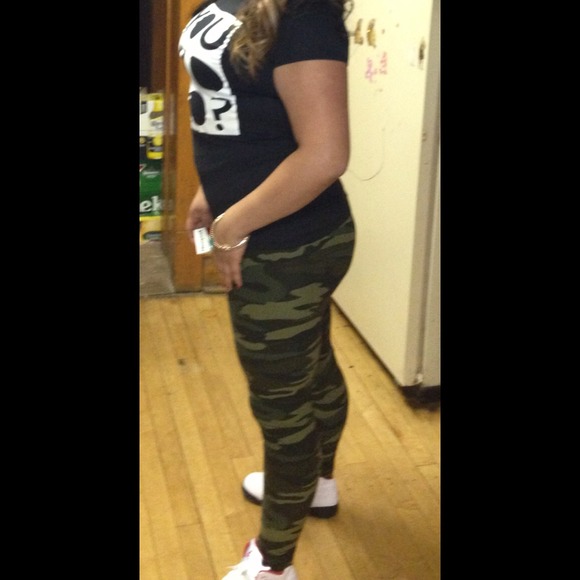 Camo leggings!!! ❤❤❤ - Picture 2 of 2