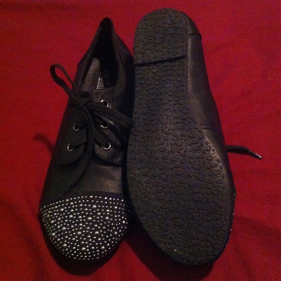 Studded black shoes - Picture 3 of 4