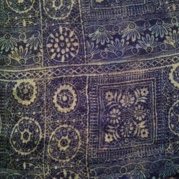 Sheer blue pattern top - Picture 2 of 3