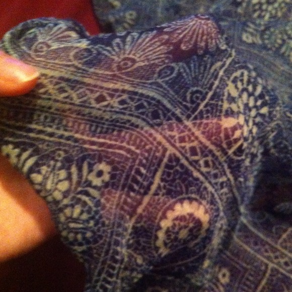 Sheer blue pattern top - Picture 3 of 3