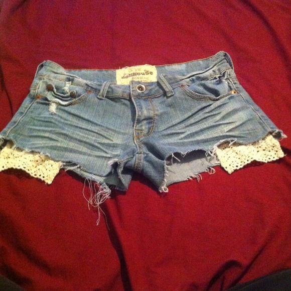 Light blue shorts with white lace pockets - Picture 1 of 3
