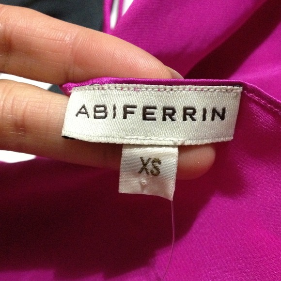 ❌SOLD❌NWT! Really exquisite fuchsia Abiferrin top! - Picture 2 of 3