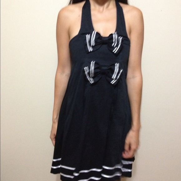 ❌SOLD❌Adorable black dress with cute bows! - Picture 2 of 4