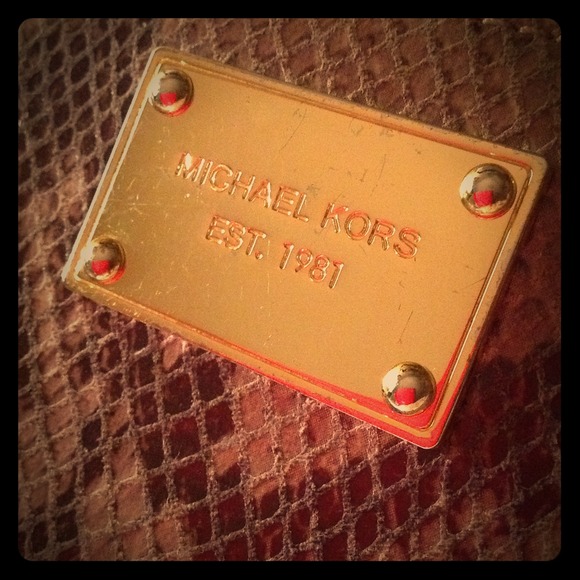 Michael Kors Clutches & Wallets - ❤NEW PRICE❤Snakeskin Michael Kors Wallet