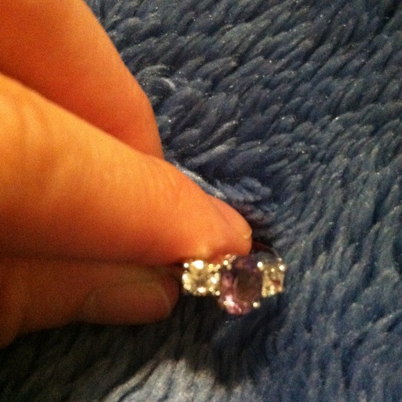 Pretty purple stone ring - Picture 2 of 3